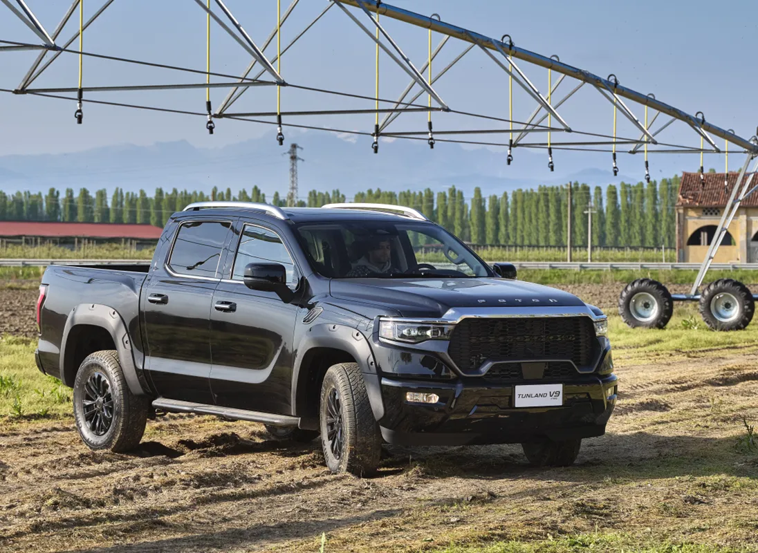 Caminhonete em estrada de terra (imagem ilustrativa)